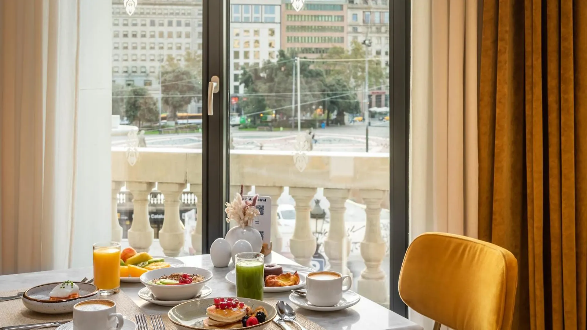 45 Times Barcelona Hotel İspanya